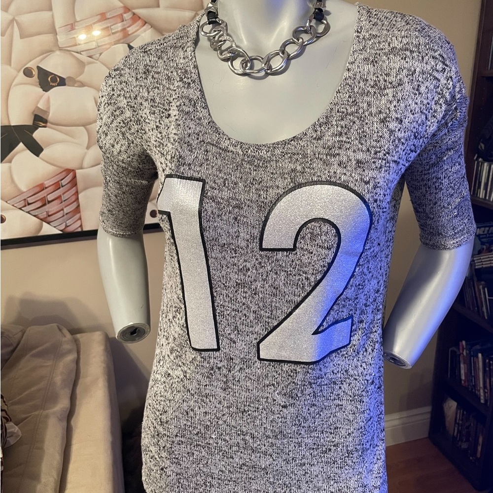 H&M Graphic Tee Gray and White Short Sleeve